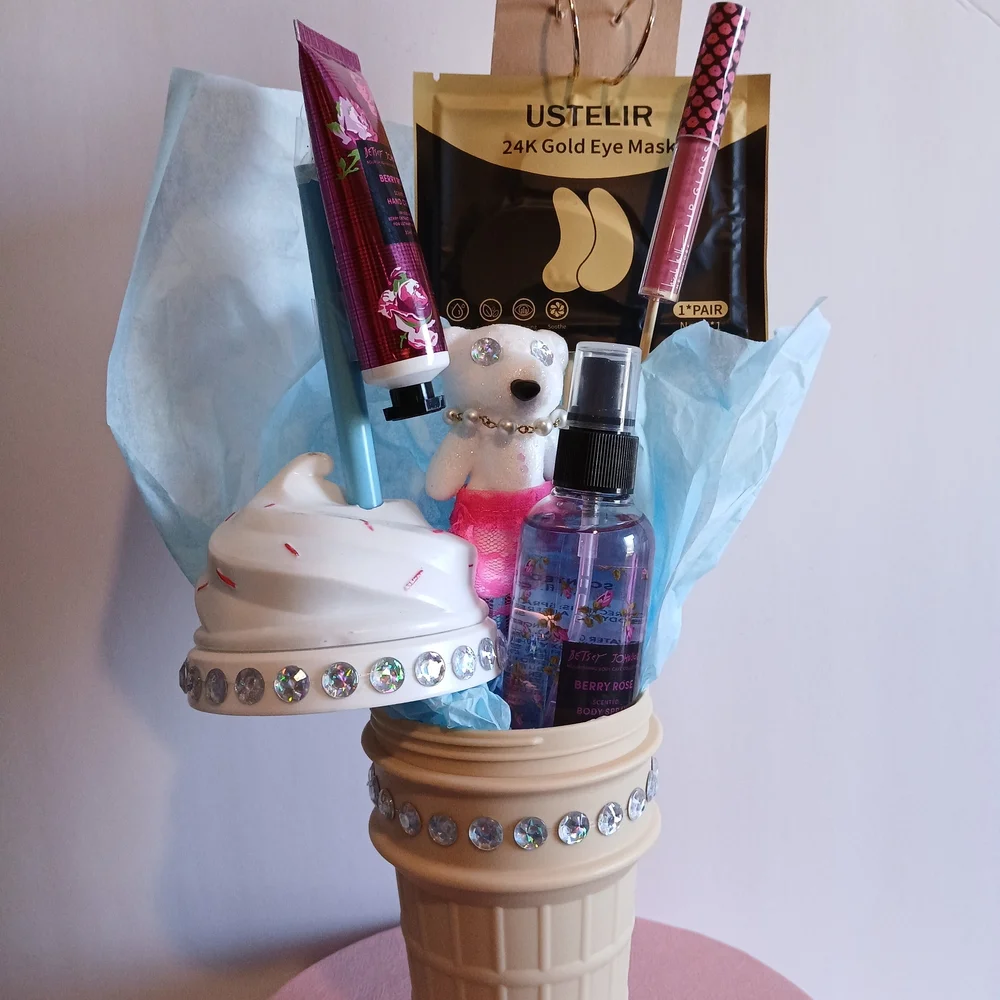 Ice Cream Cone Nicole Miller, Betse Celebration Concept/Gift Set